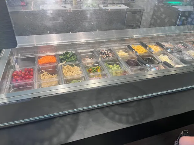 Happy Salad City Point