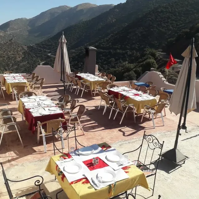 فندق ومطعم لاهوت في