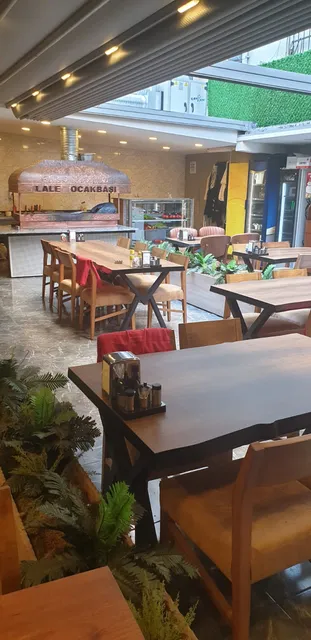 Lale Cafe & Restaurant
