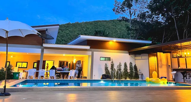 มณี พูลวิลล่า Manee Pool Villa