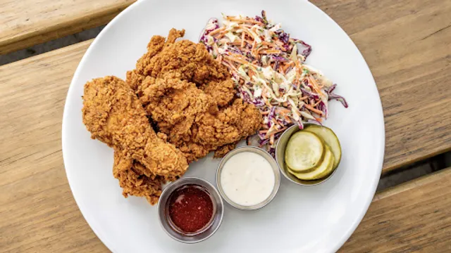 Fixins Mac n' Chicken | Vancouver