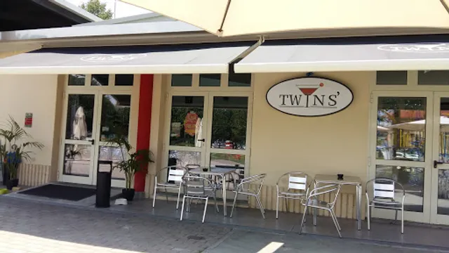 Twins' Bar