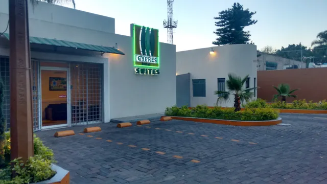 Cypres Hotel & Suites