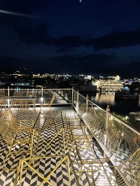 Sheeshmahal By Oladar