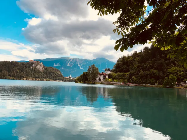 PLETNA BOAT CRUISE TO THE ISLAND BLED