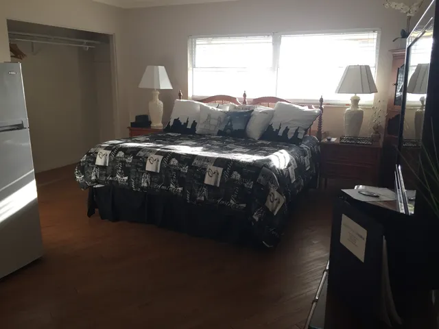 The Harbor Inn & Marina