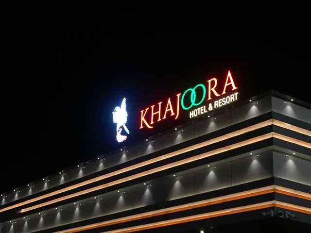 Khajoora Hotel & Resort