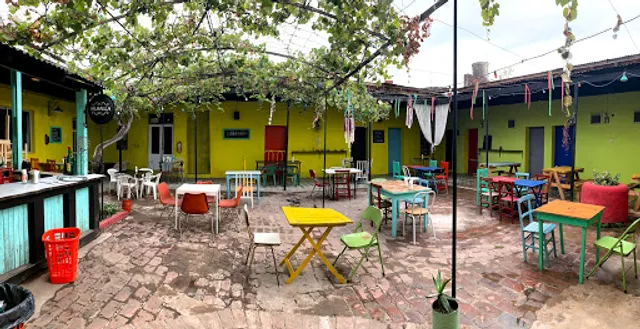 VALHALLA NAVARRO - RESTAURANTE - CAFE - PATIO -