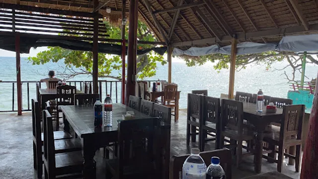 Chom Lom Seafood Restaurant