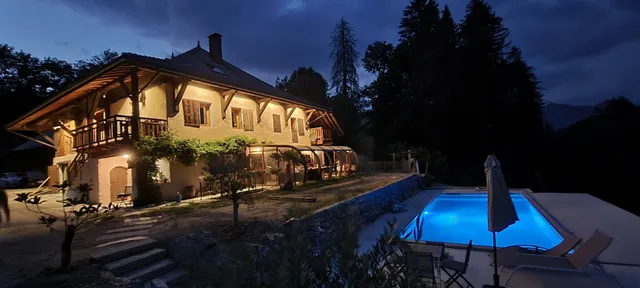Chambre d'hôtes avec piscine Le refuge du montagnard