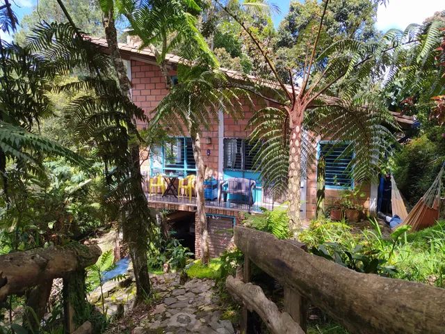 REFUGIO EN LAS NUBES