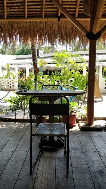 Captain Coconuts Healthy Cafe and Accomodation