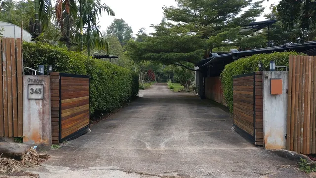 Twelve O'Clock Resort