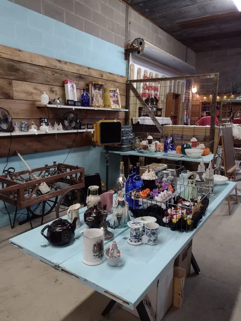 Loretta’s Too Antiques and Consignment