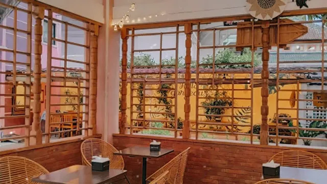 Eiffel Ramen and Resto