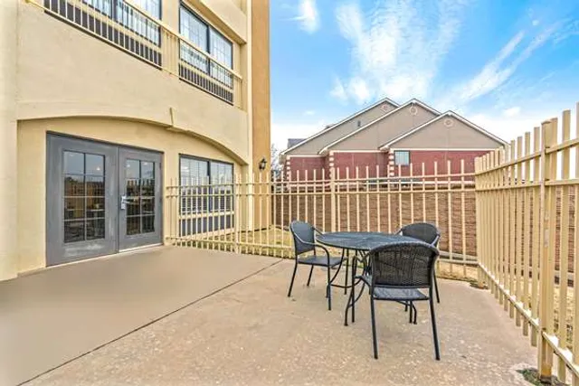 La Quinta Inn & Suites by Wyndham Oklahoma City -Yukon