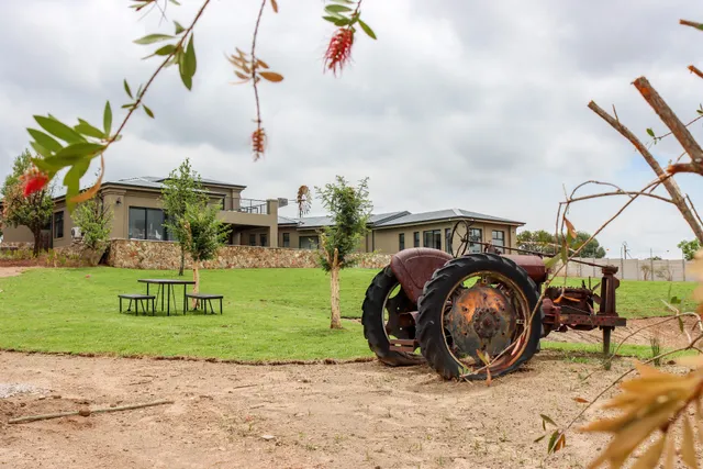 Stone's Throw Manor - Self Catering Group Accommodation Muldersdrift