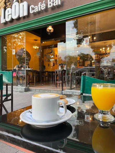 León Café Bar