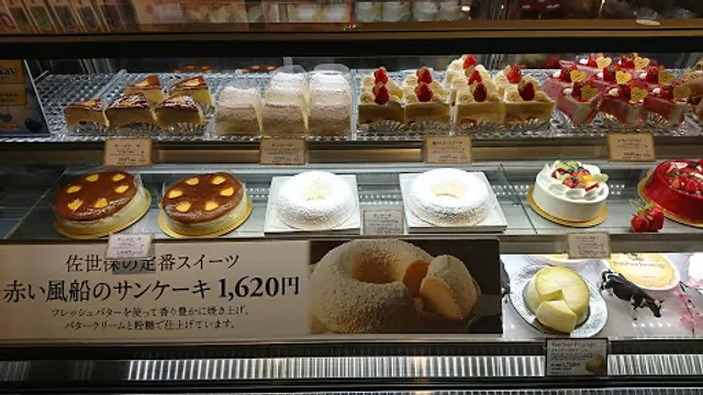 Akai fusen (Red Balloon) Dessert Shop