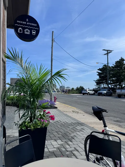 5 Ocean Coffee & Boutique