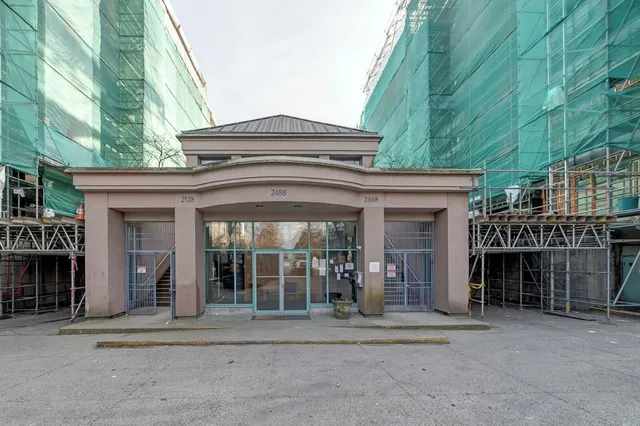 Art Deco Broadway Queen Room