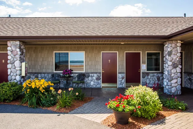 River Rock Inn & Bait Shop