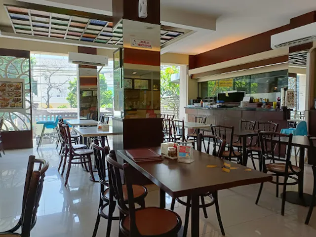 Eaton Bakery & Restaurant