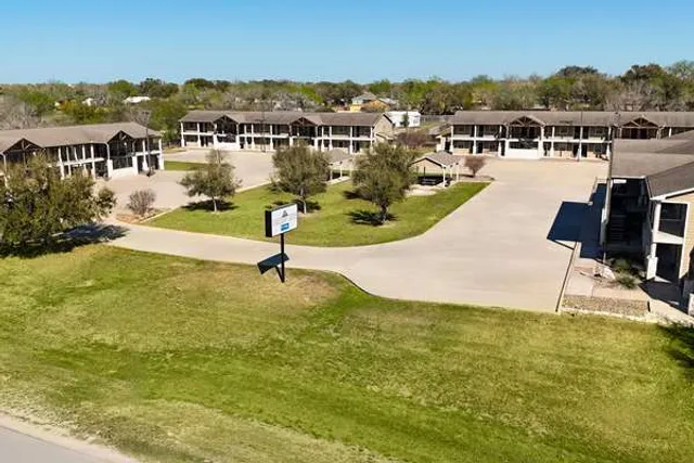 Eagle's Den Suites Three Rivers a Travelodge by Wyndham