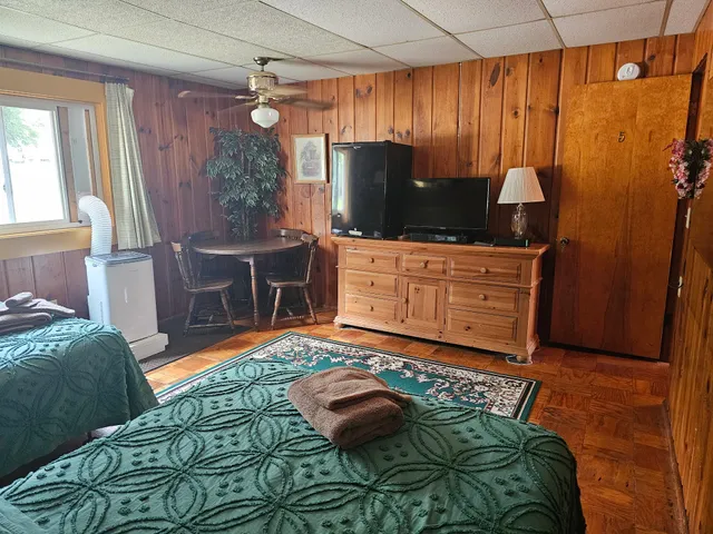 Bauer Motel
