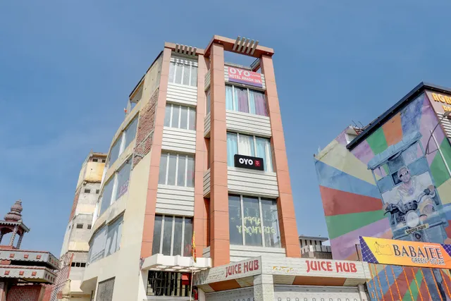 OYO 823935 Hotel Awadh Inn