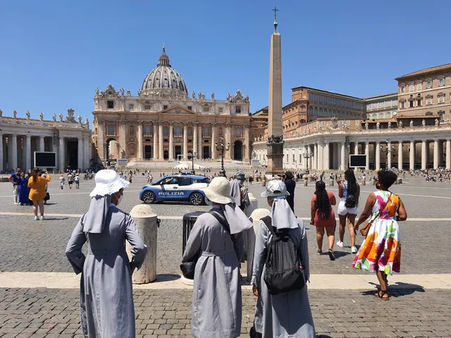 Tours of the Vatican with Francesco and his team - Vatican & Sistine Chapel Tours