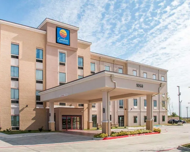 Comfort Inn & Suites San Marcos near Outlet Mall