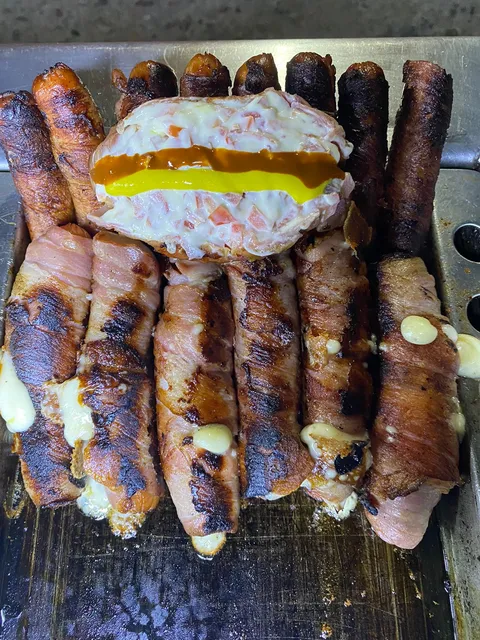Cachán Hot Dogs.