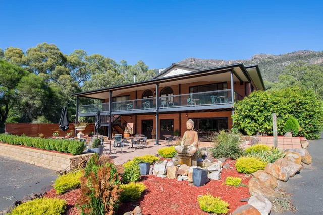 Country Plaza Halls Gap