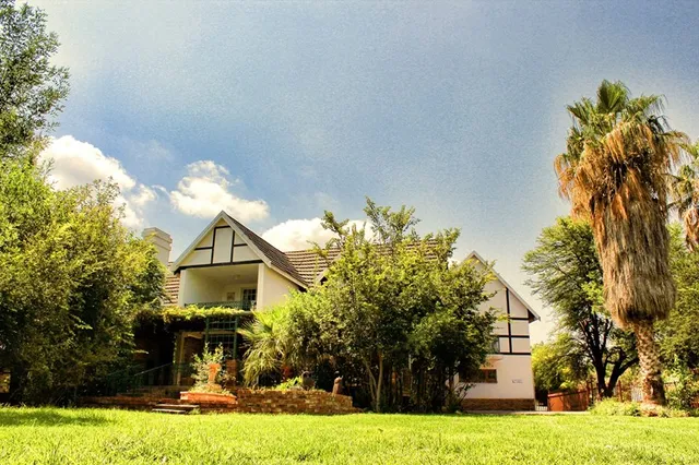 Aqua View Riverside Guest House