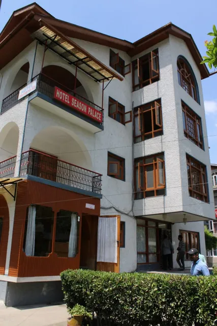 Hotel Season Palace