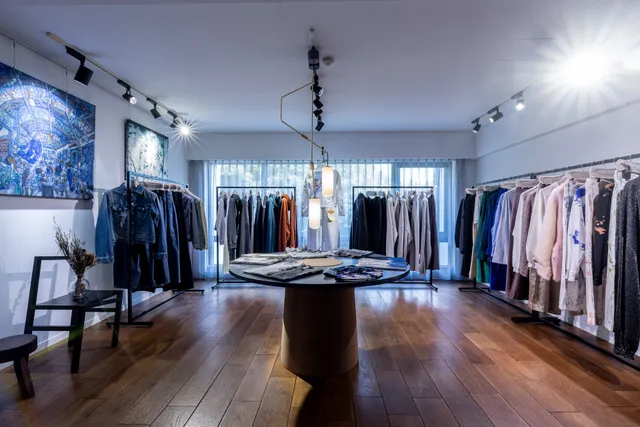 SMALL TRADES SHINYAKOZUKA シンヤコヅカ