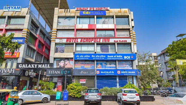 FabHotel Acropole Inn - Hotel in Ambawadi, Ahmedabad