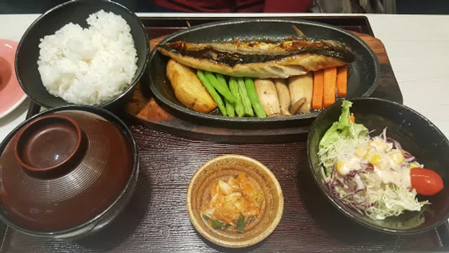 Yayoi • โรบินสัน ศรีสมาน