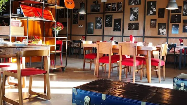 Cantina Garibaldi. Aperitivi e cene. Pranzi domenicali IN INVERNO. ENOTECA. Asporto. Produzione pasta fresca.