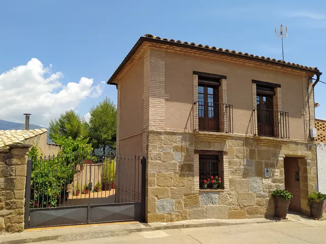 Casa d'a store and Balcony of Guara