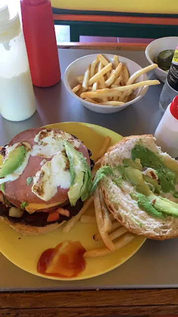 Hamburguesas y Hot Dogs Mc Titis