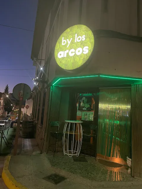 By- Los Arcos