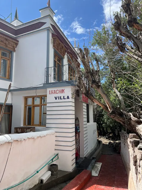 Lhachik Guest House