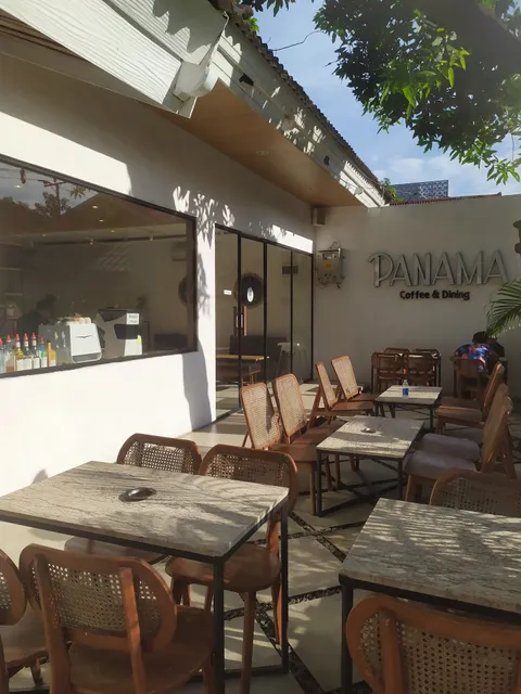 Panama House Coffee and Dining
