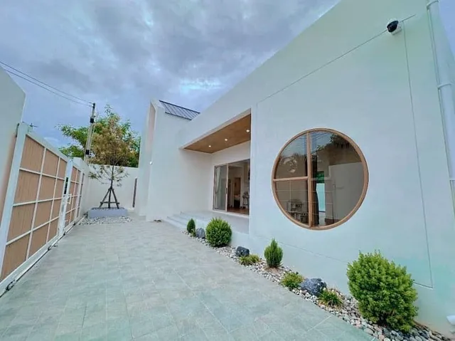 Level TWO Pool Villa Sriracha พูลวิลล่าศรีราชา สไตล์มินิมอลเจแปนนีส ที่พักสำหรับครอบครัว ใกล้เขาเขียว