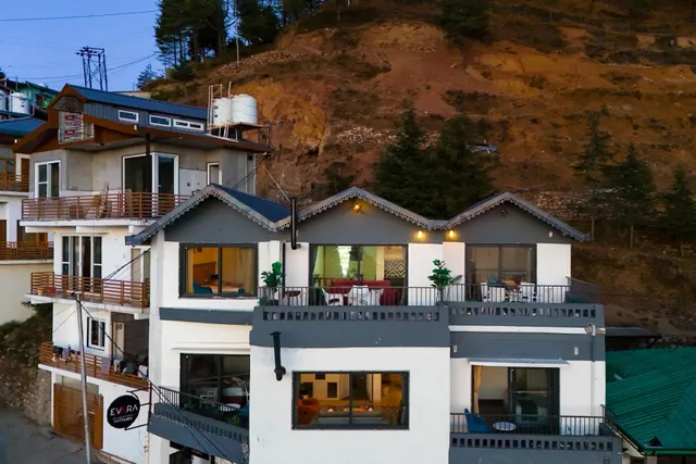 Alaya Stays by ELIVAAS Evara - Luxury Villa in Mussoorie | 4 BHK Villa with Scenic Views