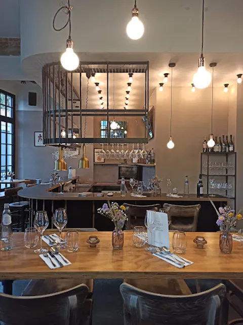 Flâne Restaurant - Caviste