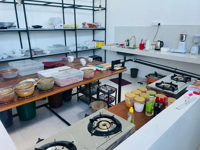 R.Eight Hostel & Restaurant