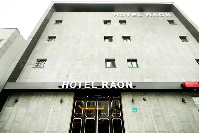 HOTEL RAON